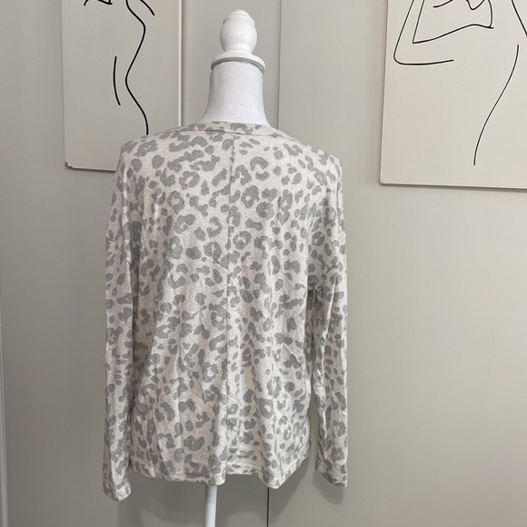 Old Navy Womens Animal Print Long Sleeve Cozy Oversized Soft Top Sweater Size M - Picture 5 of 11